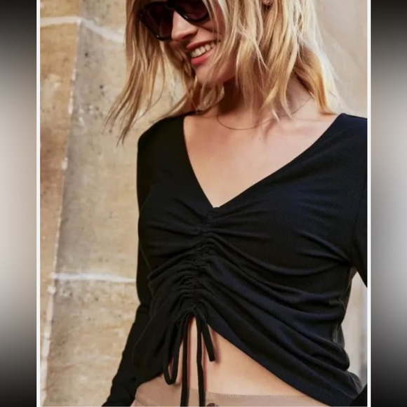 Black Ruched V-Neck Long Sleeve Top. Reitmans - Picture 1 of 4